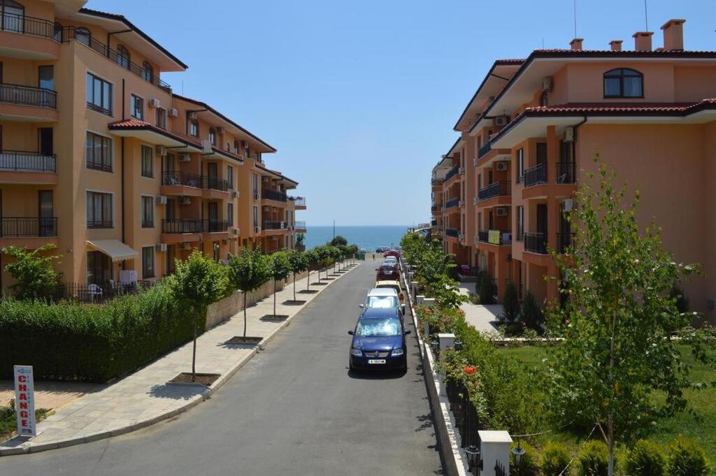 Sunny Star Dreams Condo W Prime Location, Pool, Sea View Свети Влас Екстериор снимка