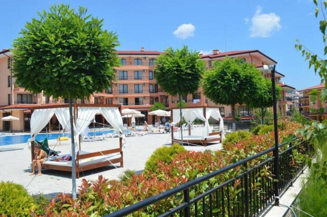 Sunny Star Dreams Condo W Prime Location, Pool, Sea View Свети Влас Екстериор снимка