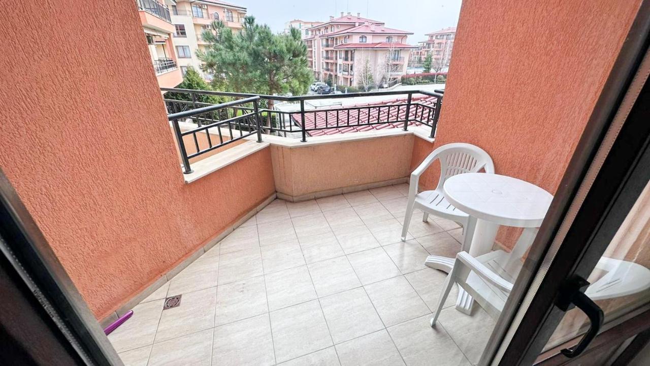 Sunny Star Dreams Condo W Prime Location, Pool, Sea View Свети Влас Екстериор снимка