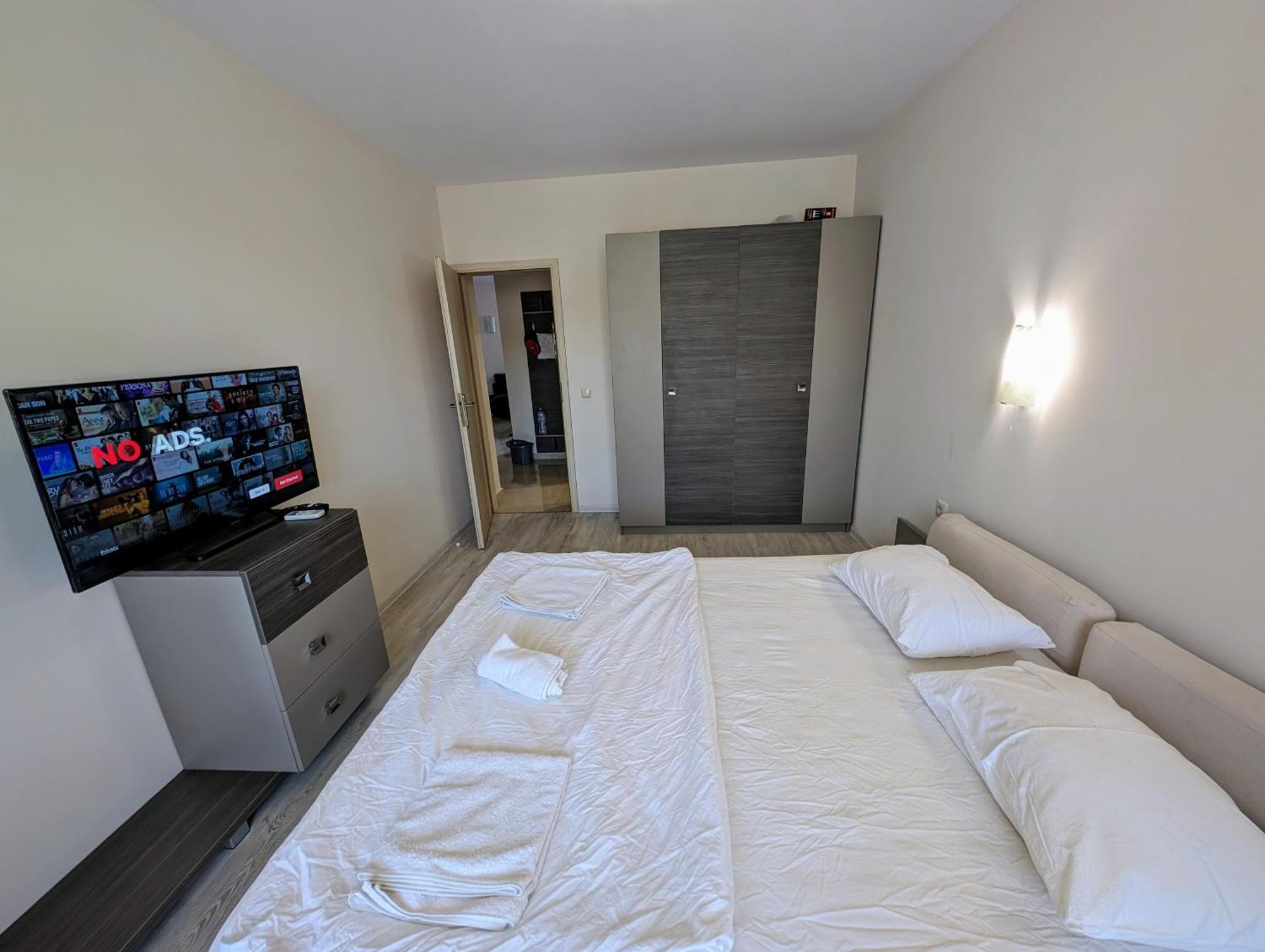 Sunny Star Dreams Condo W Prime Location, Pool, Sea View Свети Влас Екстериор снимка