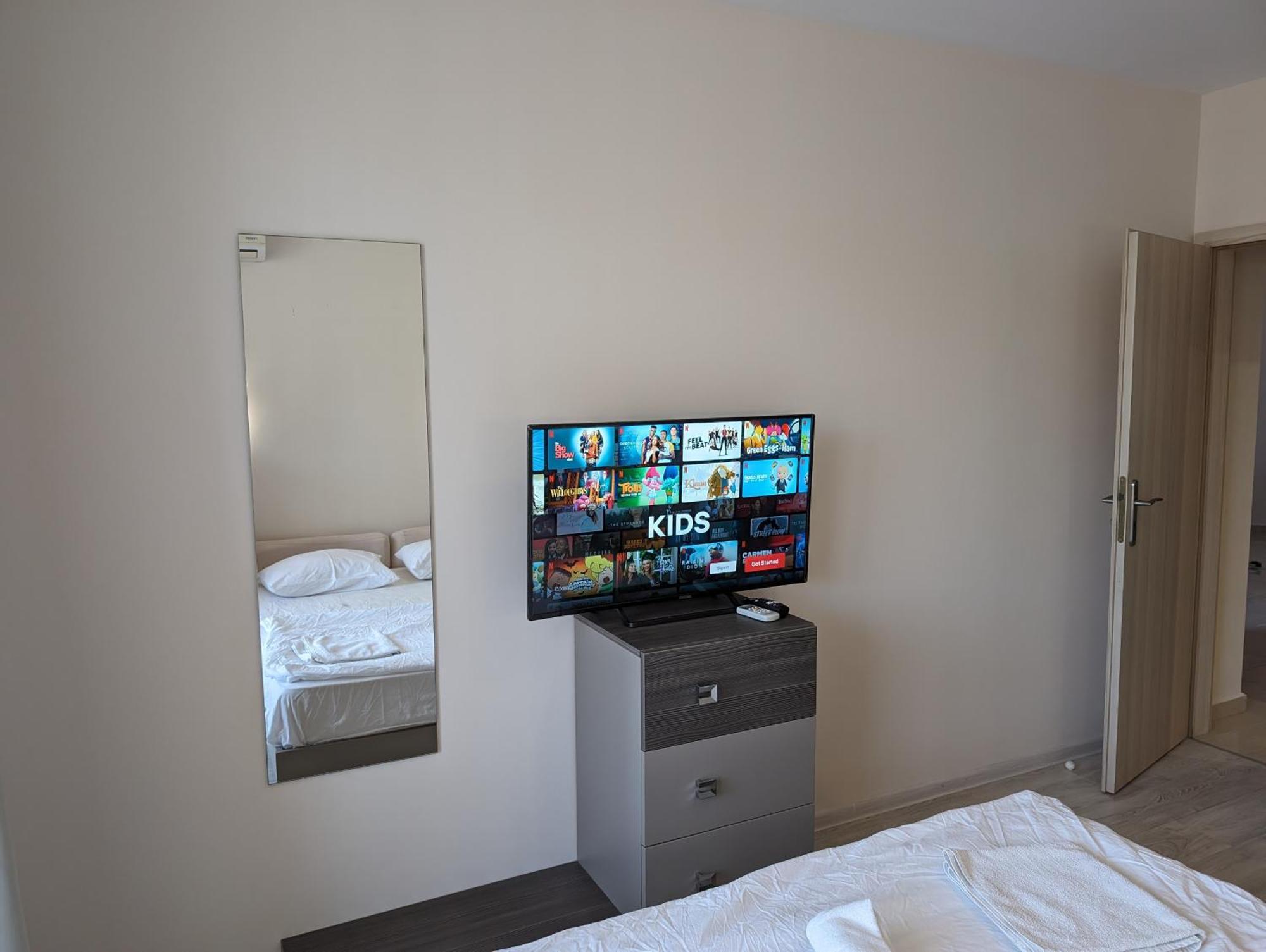 Sunny Star Dreams Condo W Prime Location, Pool, Sea View Свети Влас Екстериор снимка