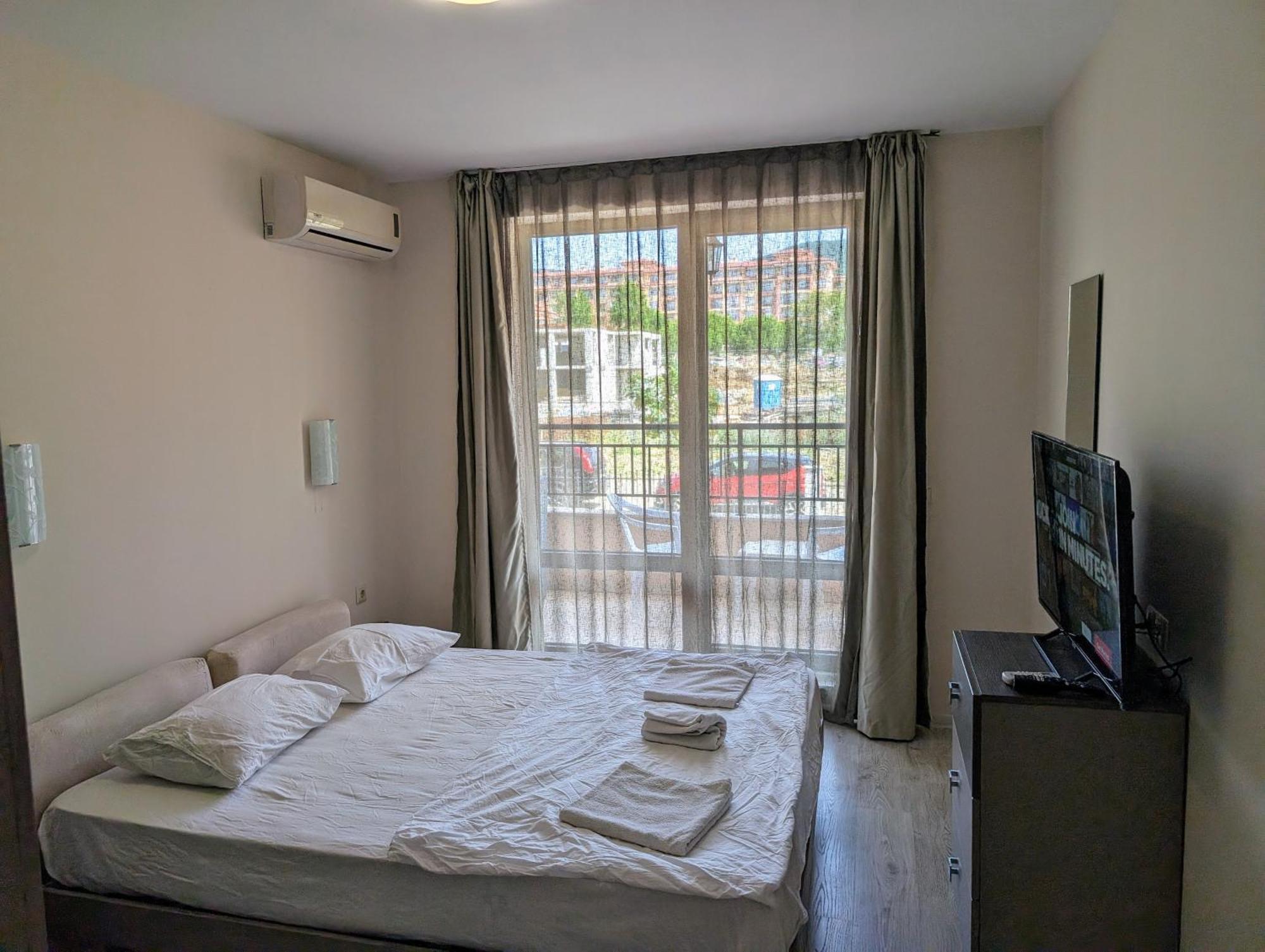 Sunny Star Dreams Condo W Prime Location, Pool, Sea View Свети Влас Екстериор снимка