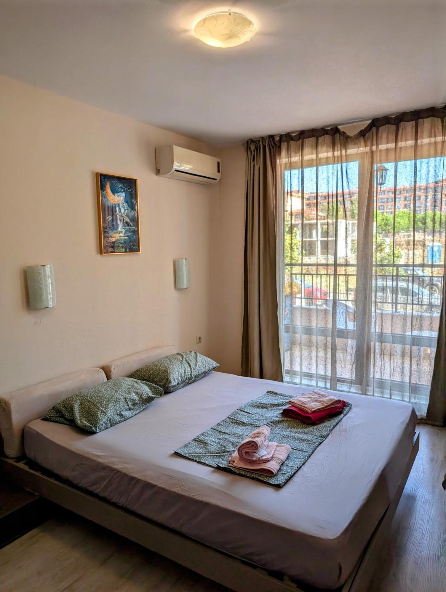 Sunny Star Dreams Condo W Prime Location, Pool, Sea View Свети Влас Екстериор снимка